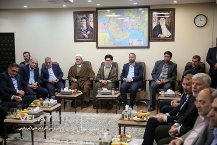 دیدار رئیس جدید، روئسای واحدها و معاونین دانشگاه آزاد اسلامی با دکتر ولایتی