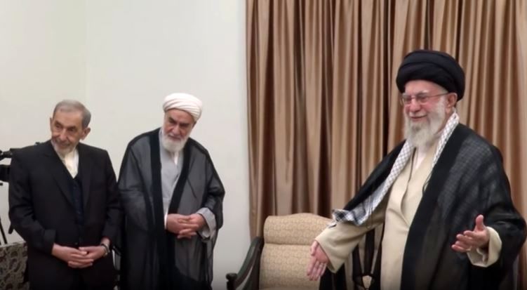 لحظاتی از آخرین دیدار روز گذشته (سهشنبه ۹ مرداد ۱۴۰۳) شهید اسماعیل هنیه با رهبر انقلاب اسلامی