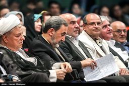 ولایتی: نباید پول های ما صرف درمان بیماری های ساده شود