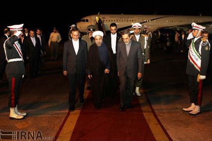 استقبال ولایتی از روحانی در بازگشت از سفر تاجیکستان/عکس
