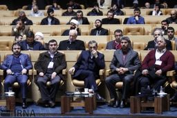 رهبری حامی تیم مذاکره کننده هستند/ به فعالیت هسته‌ای ادامه می‌دهیم