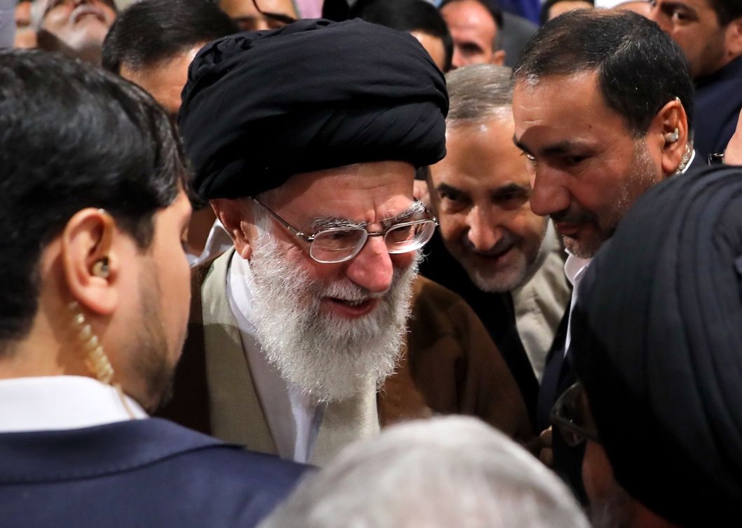 تصاویر دیدار شرکت کنندگان در اجلاس جهانی محبان اهل بیت(ع) و مسئله تکفیری ها با رهبر فرزانه انقلاب