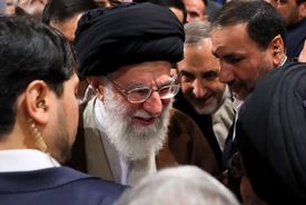تصاویر دیدار شرکت کنندگان در اجلاس جهانی محبان اهل بیت(ع) و مسئله تکفیری ها با رهبر فرزانه انقلاب