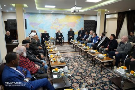 دیدار جمعی از شخصیت‌ها و نخبگان برجسته مجمع جهانی حامیان مقاومت با دکتر ولایتی