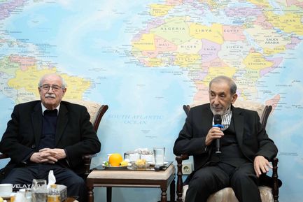 دیدار جمعی از شخصیت‌ها و نخبگان برجسته مجمع جهانی حامیان مقاومت با دکتر ولایتی